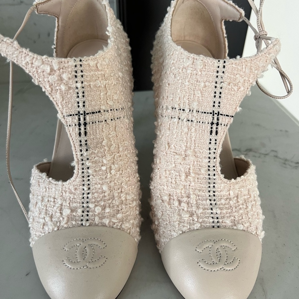 CHANEL Women's Beige Tweed Heels